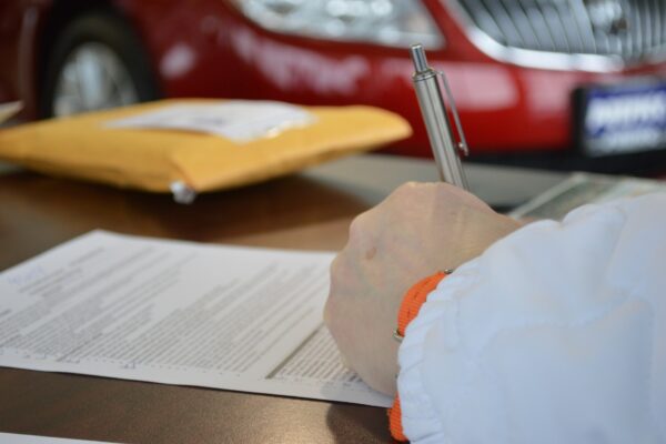 4 Tips For Choosing Between a Car Loan or Lease